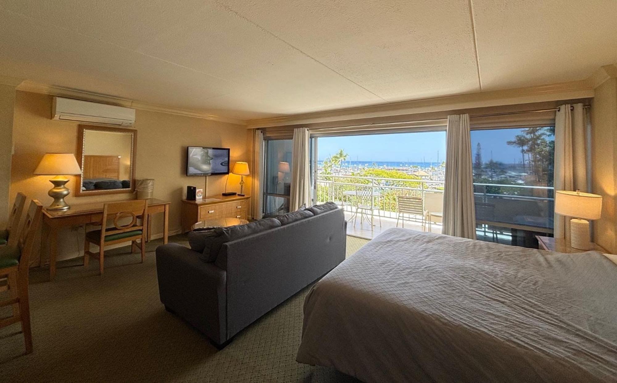 Ilikai 308 - Spacious With Stunning Ocean & Harbor Views *